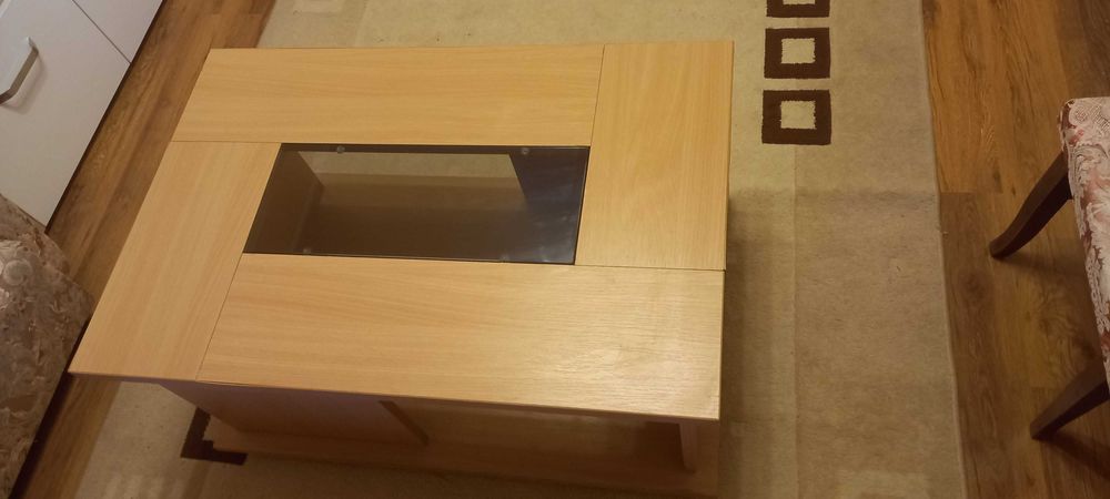 МЕБЕЛ Маса със стъкло