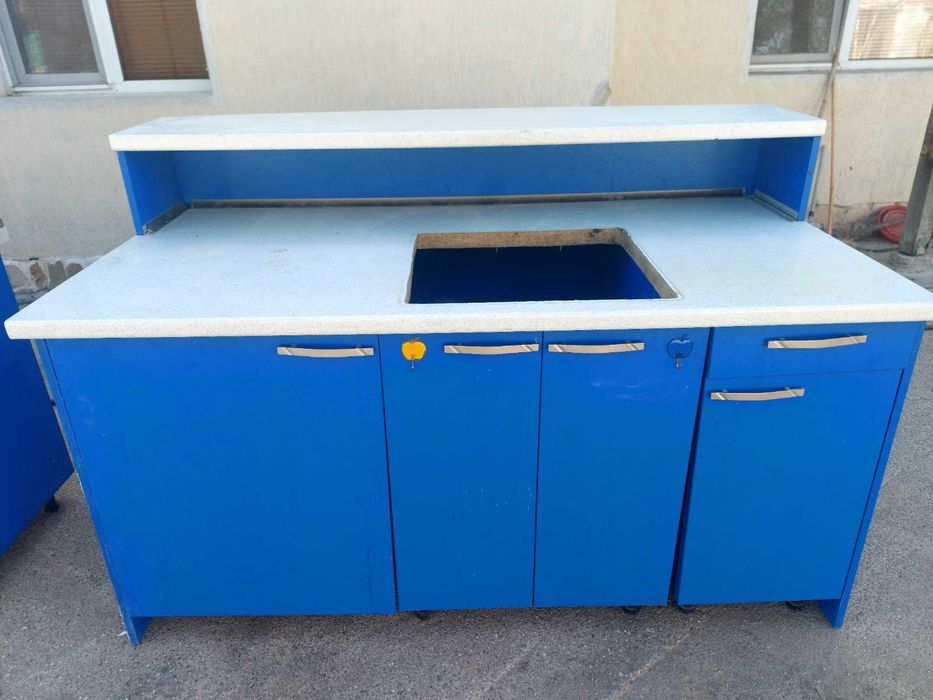 Кухня с барплот синя