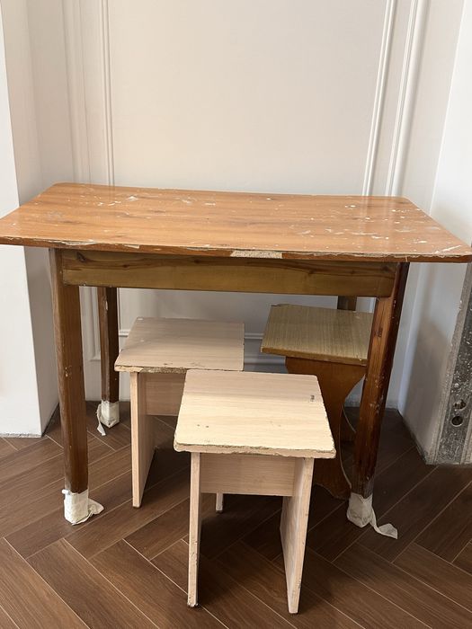 Стол с 3 табуретками