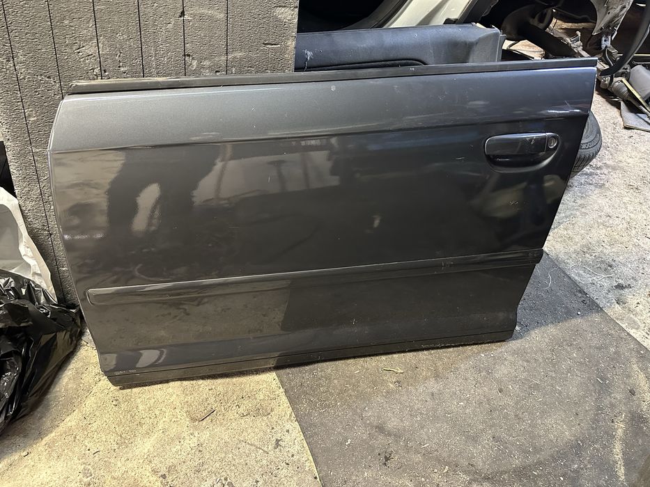 Предна лява врата ауди а3 спортбег 5 врати 2006г