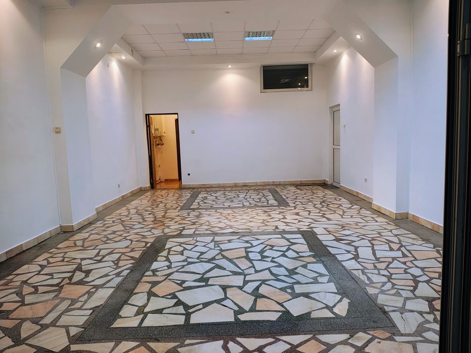 Spațiu comercial de închiriat – ideal pentru magazin / birou / salon