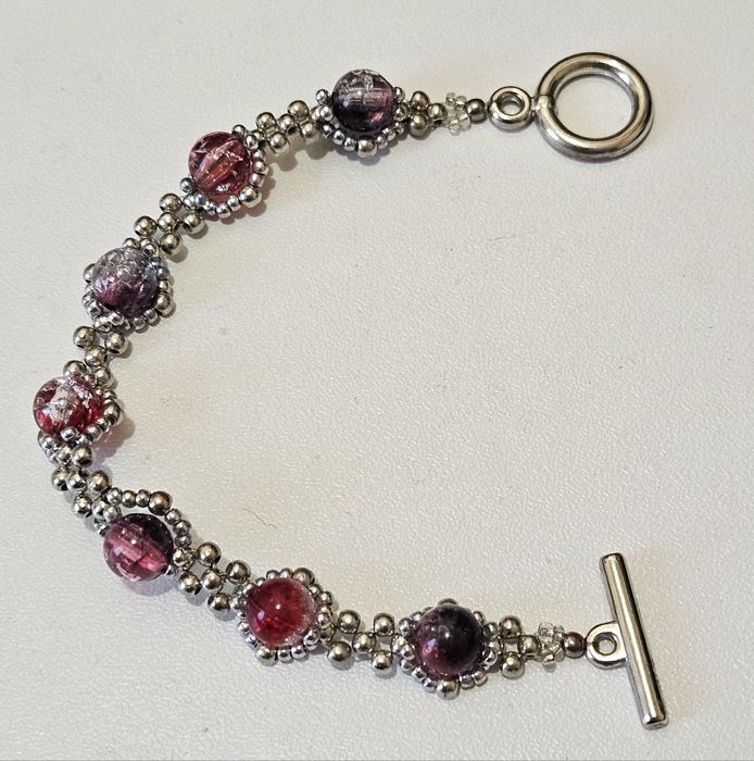 Гривни от мъниста