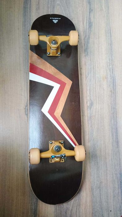 Продавам почти нов скейтборд Firefly