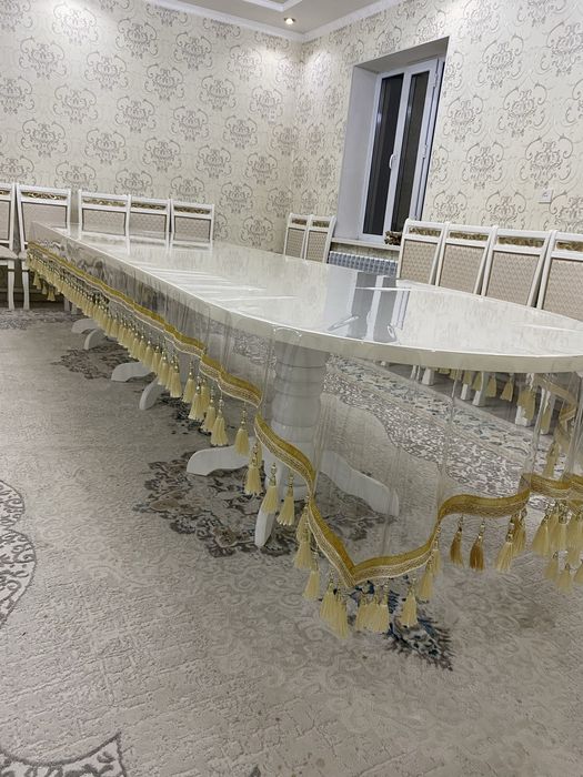 Стол со стульями