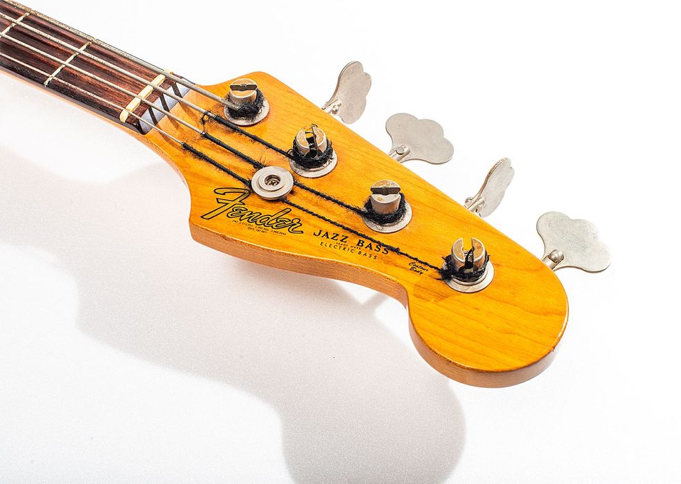Fender Jazz Bass – Made in Mexico (2002) – + калъф и стойка