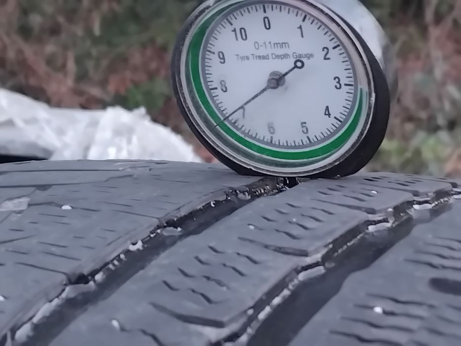 Гуми 235 45 19 Мишелин Michelin 3 броя - нов внос. Не са нови! Посочената цена е за един брой гума. Без коментар на цената. 43 години опит в бранша.