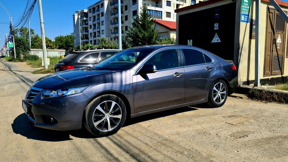 Honda Accord 2015, 2.0 MPI I-VTEC, service complet la Honda, stare perfectă.