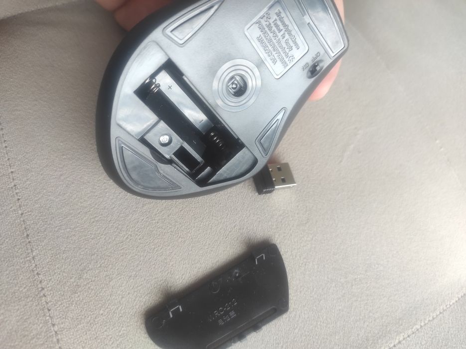 Продавам безжична мишка