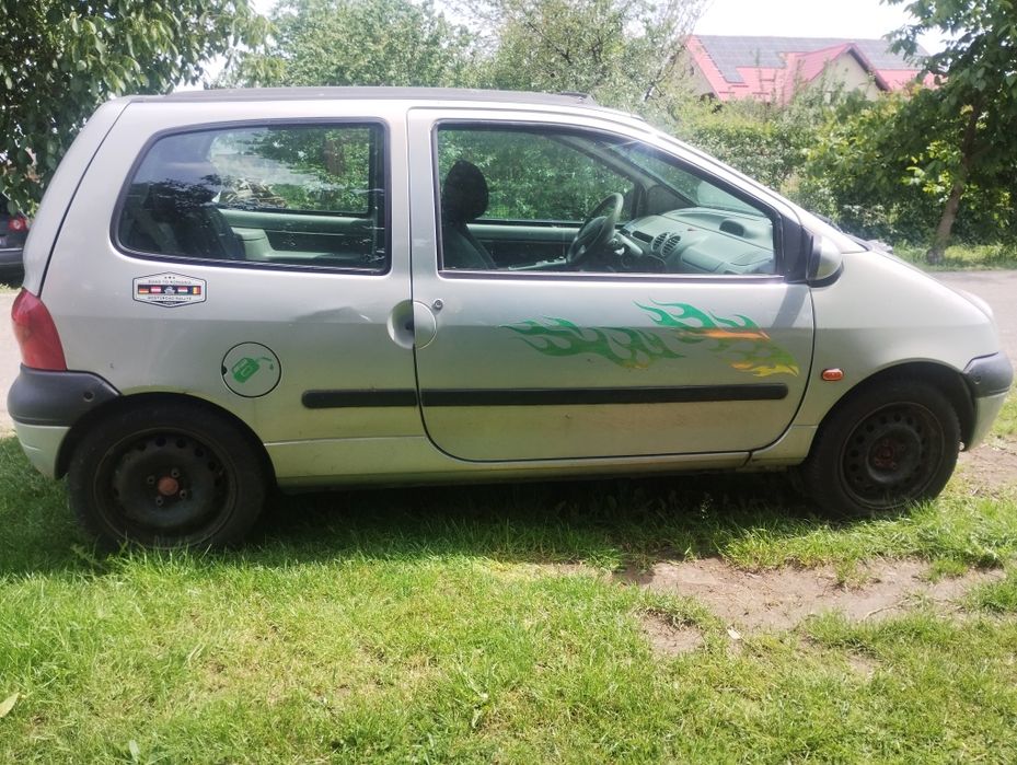 Vand Renault Twingo unu de 1,2 benzina, 16 valve din 2001, cutie manuala