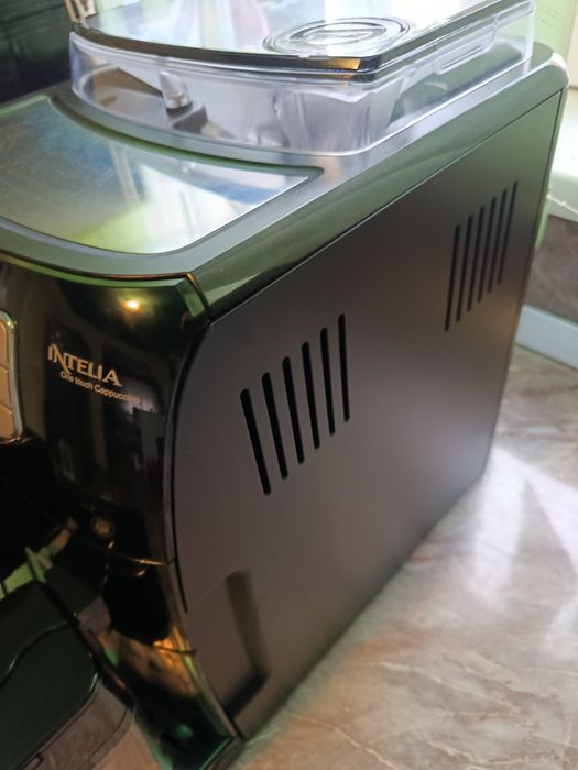 Espressor: Saeco intelia one touch cappuccino