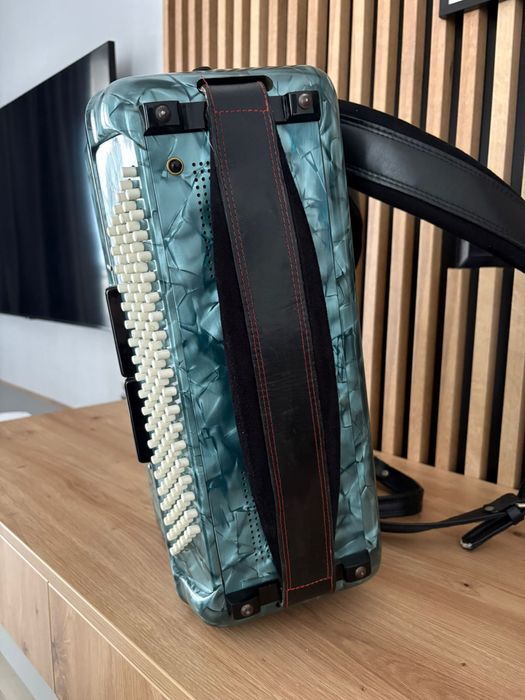 Acordeon Scandalli cu 120 de basi