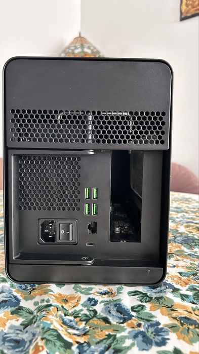 еGPU Кутия за външна видео карта Razer Core X Chroma
