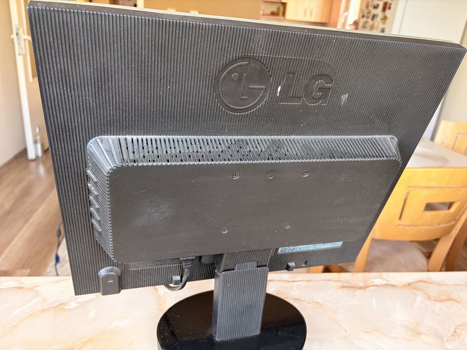 Монитор Dell 19 inch