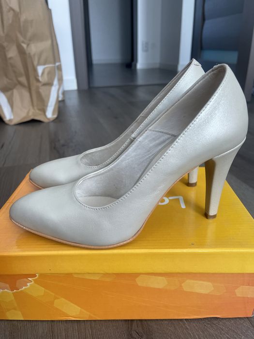 Pantofi piele, masura 38, stare excelenta, au cutia originala