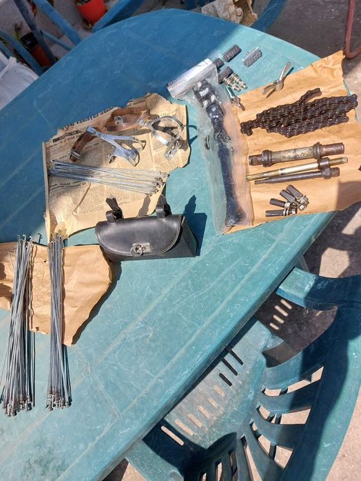 Bicicleta Semicursiera cu numeroase piese de schimb originale