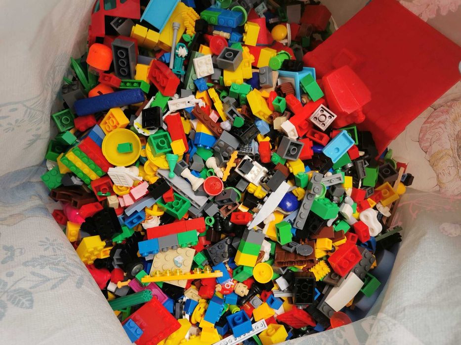 Продават се употребявани LEGO комплекти