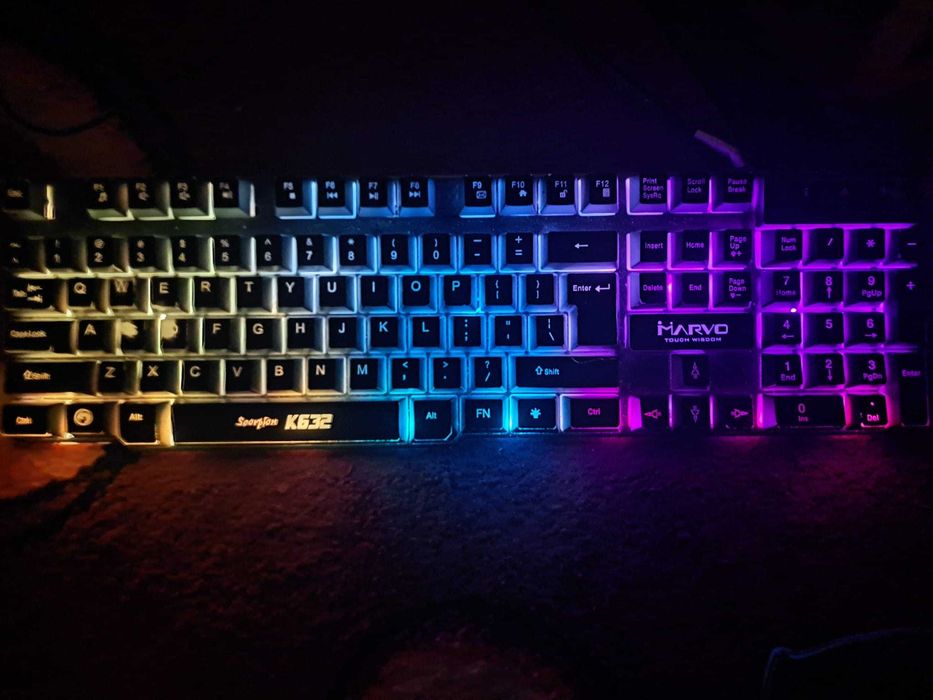Tastatura gaming mecanică Marvo 100 %