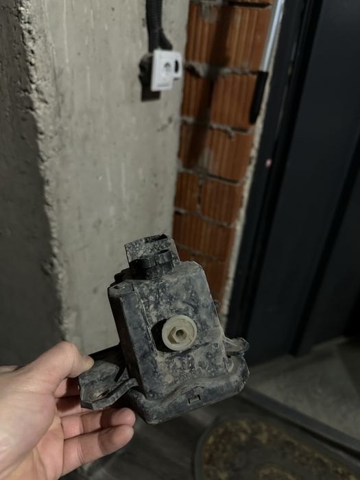 Продам туманку на субару форестер