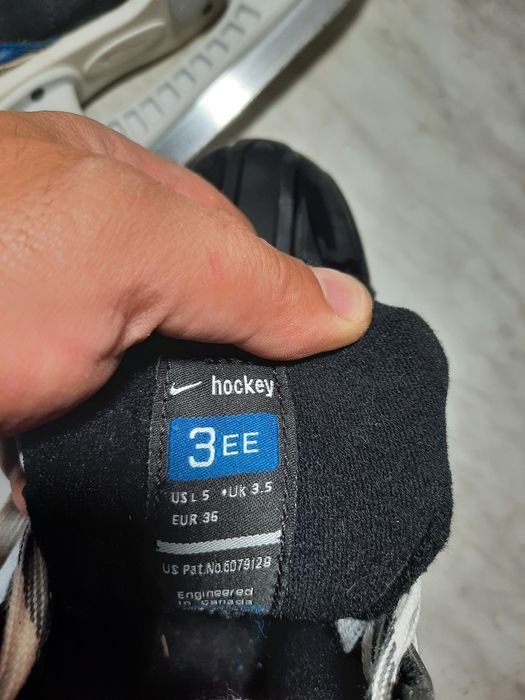 Patine hochei hochey 44 Nike marime  36 ( 22,5 cm)