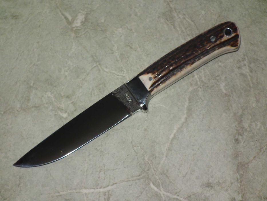 Cutit vánátoare maghiar masiv plásele din corn otel N690 toc piele nou mester Szalontai István