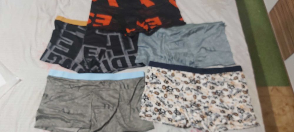 Продавам пет броя мъжки боксерки номер ххл номер 56