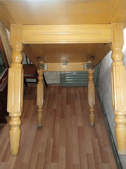 Продам стол кухонный !