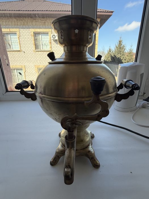 Подам  латунный самовар
