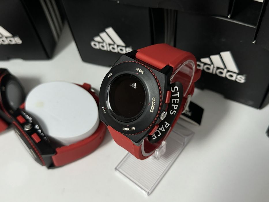 Adidas Spring Red часовник