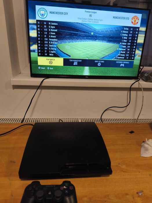 REDUCERE!! Sony PS3 PlayStation 3 cu joc FIFA și maneta originala
