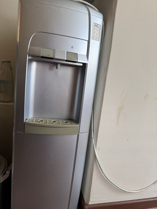 Диспенсер для воды с холодильником