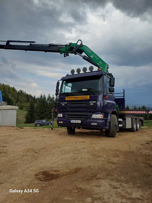 Transport camion cu macara
