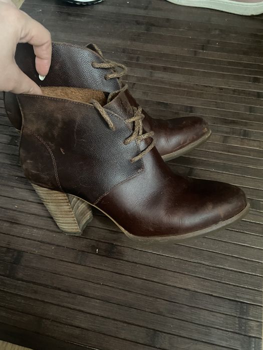 Нови кожени боти UGG, номер 39