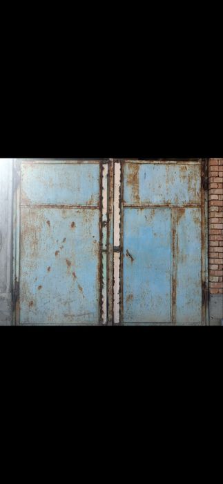 Darvoza bez ramka sotiladi ikkita birinchisi 280*275 ikkinchis 245*320