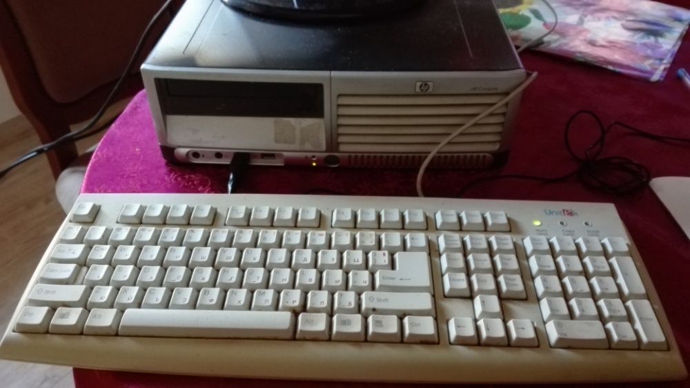 Компютър НР в добро състояние.