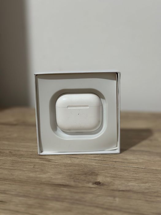 Vând căsti AirPods 3 1.1 cu cele originale