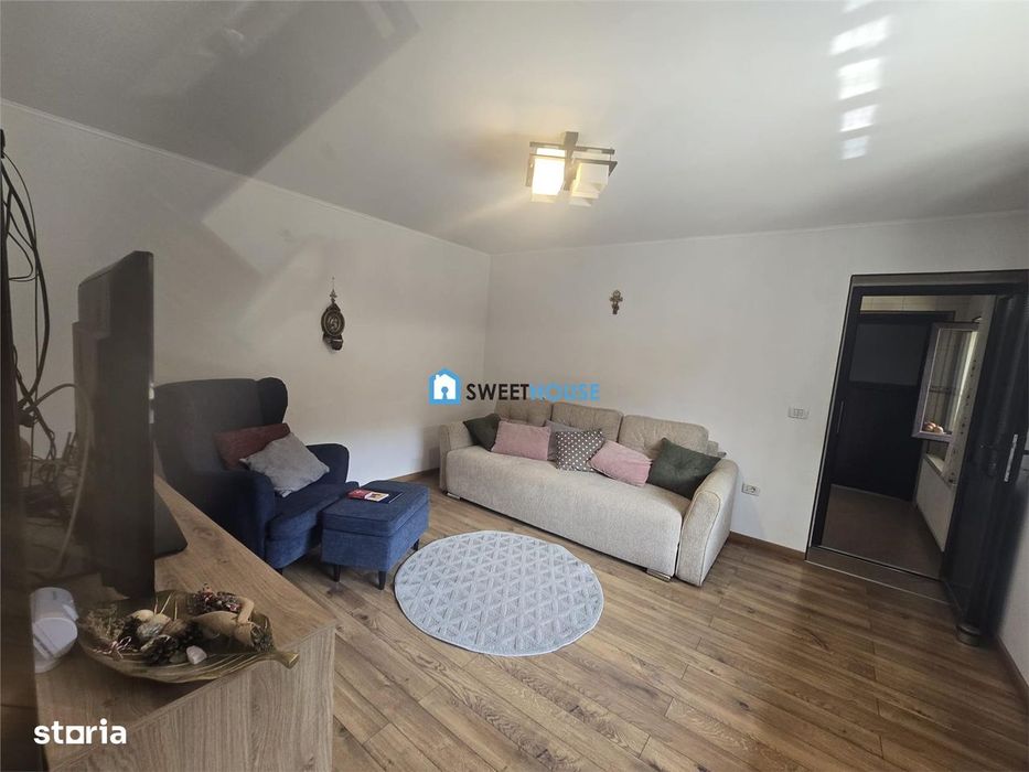 Casa de vanzare in Mandra  Spatiu generos si anexe