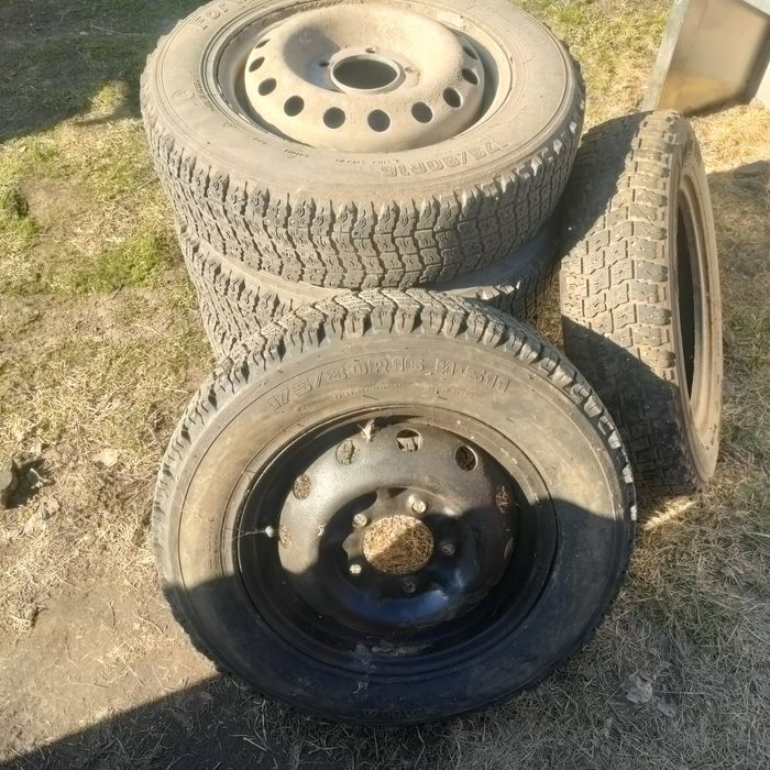 Диски с резиной на ниву