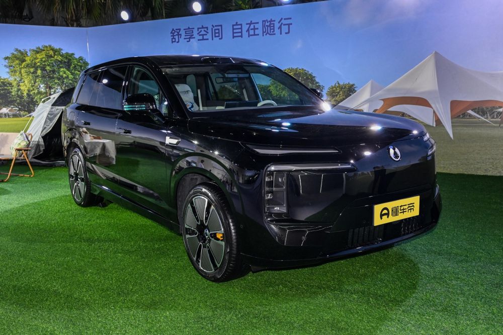 Denza N8L Flagship qora