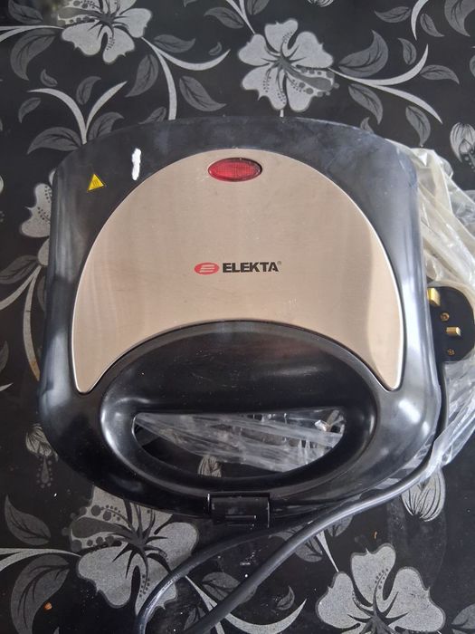 Тостер сендвичница