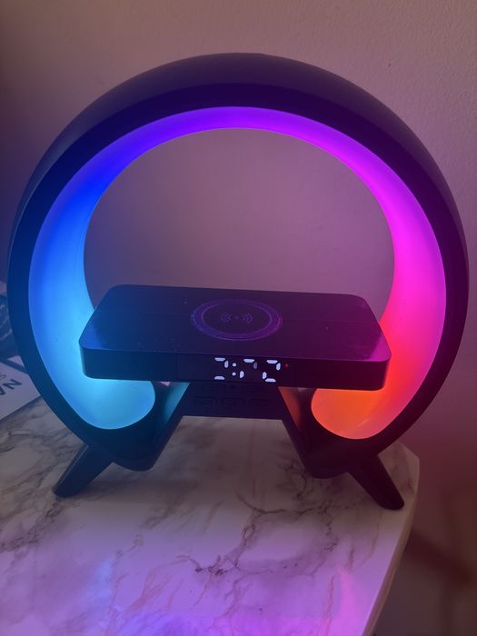 Boxă Bluetooth RGB + Încărcare Wireless + Radio FM + Alarmă | Multifuncțională | Ca Nouă