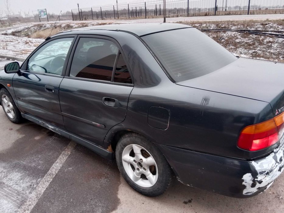 Продам машину Carisma