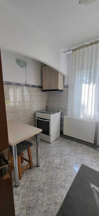 De inchiriat apartament 3 camere, decomandat, mobilat și utilat, Vest
