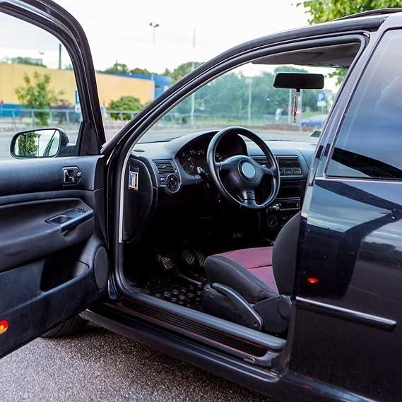 Лайсна Протектор гумен за багажник 90 x 7cm с червен кант №3054