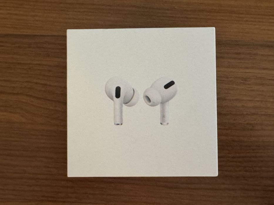 AirPods Pro cu MagSafe Charging Case