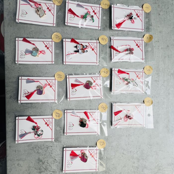 ТОП Ръчно изработени красиви мартеници брошки с пискюл