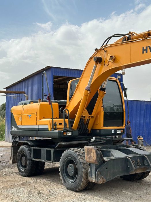 Экскаватор сотилади 59 000 y.e.