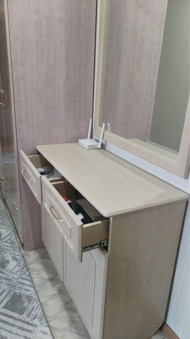 Обувница с зеркалом