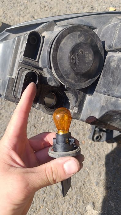 • ОРИГИНАЛНИ рефлекторни фарове за Голф 5 и др. 100% ЗДРАВИ (полирани)