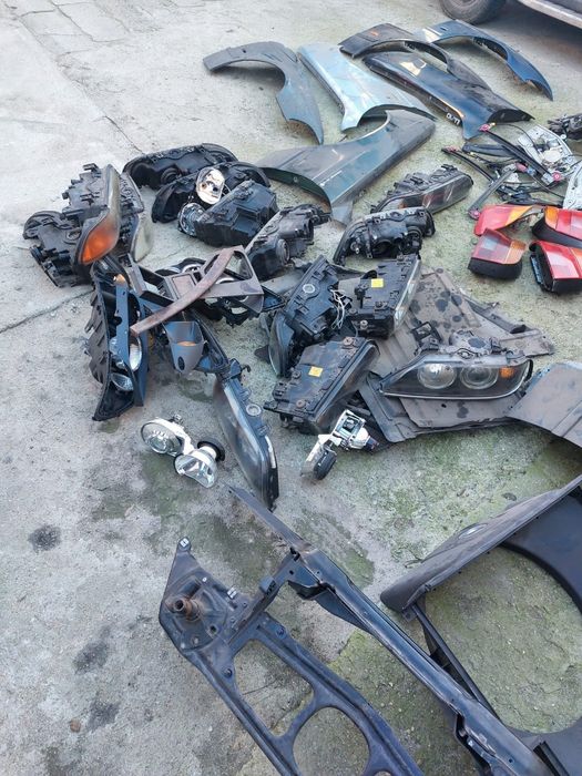 Запчасти для bmw e39, e38, e60. Бампер, сиденья, карты, капот.