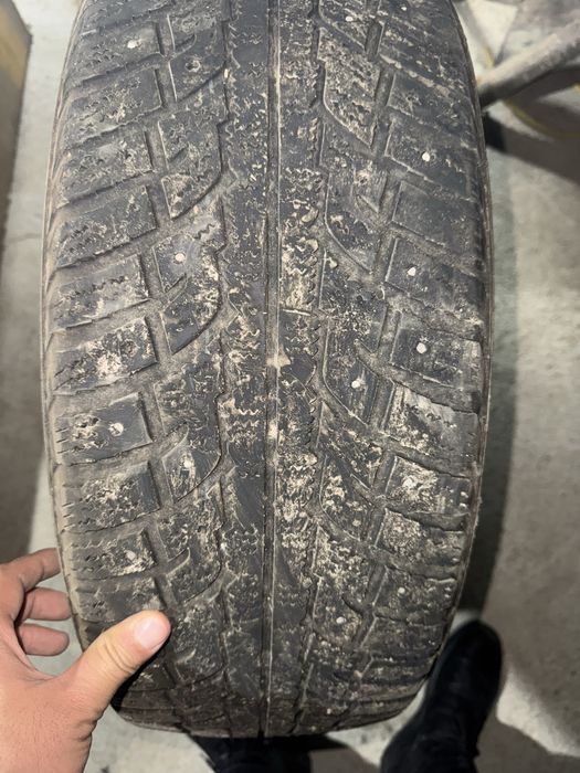 Зимние шины комплект от RAV 4. 17 размер